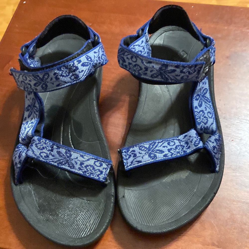 Teva Sandles 7 W.